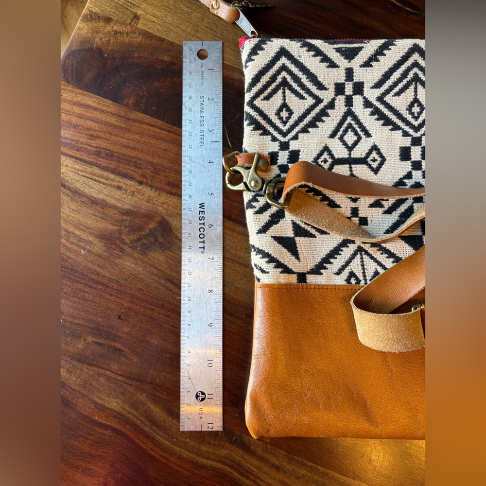 Vaalbara Crossbody Bag - Picture 5 of 7
